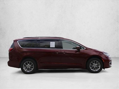 Used 2022 Chrysler Pacifica Touring-L AWD/4WD image 4