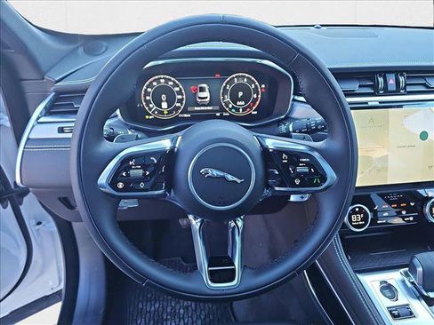 New 2025 Jaguar F-PACE R-Dynamic S image 18