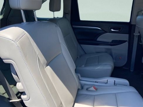 Used 2017 Toyota Highlander Limited Platinum AWD/4WD image 9