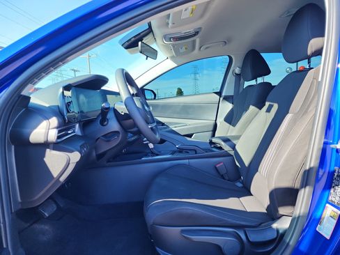 Used 2024 Hyundai Elantra SEL image 7