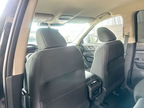 Used 2025 Nissan Pathfinder SV AWD/4WD image 23