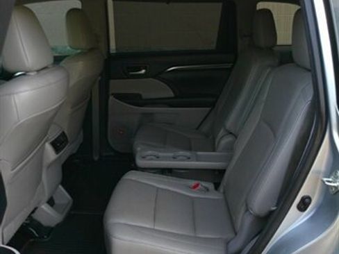 Used 2015 Toyota Highlander Limited image 21