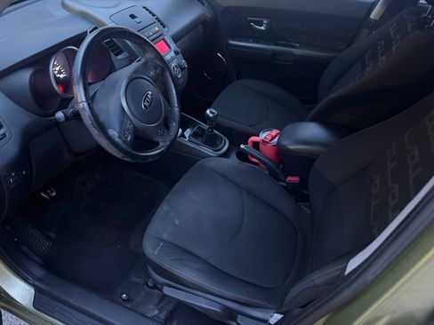 Used 2013 Kia Soul + FWD image 3