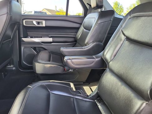 Used 2021 Ford Explorer XLT w/ Equipment Group 202A AWD/4WD image 12