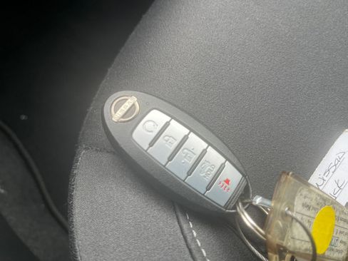 Used 2025 Nissan Altima 2.5 SV FWD image 24