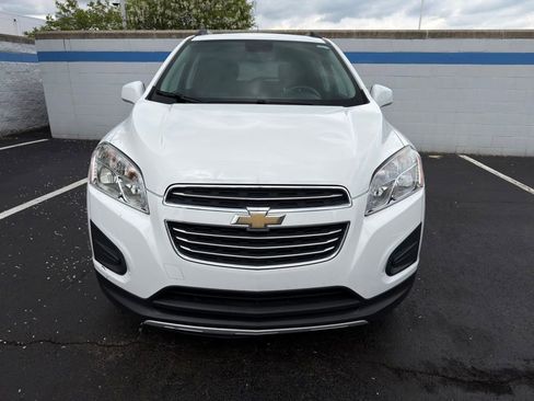 Used 2016 Chevrolet Trax LT w/ LT Sun and Sound Package FWD image 8