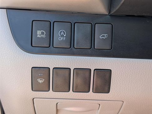 Used 2019 Toyota Highlander XLE AWD/4WD image 23
