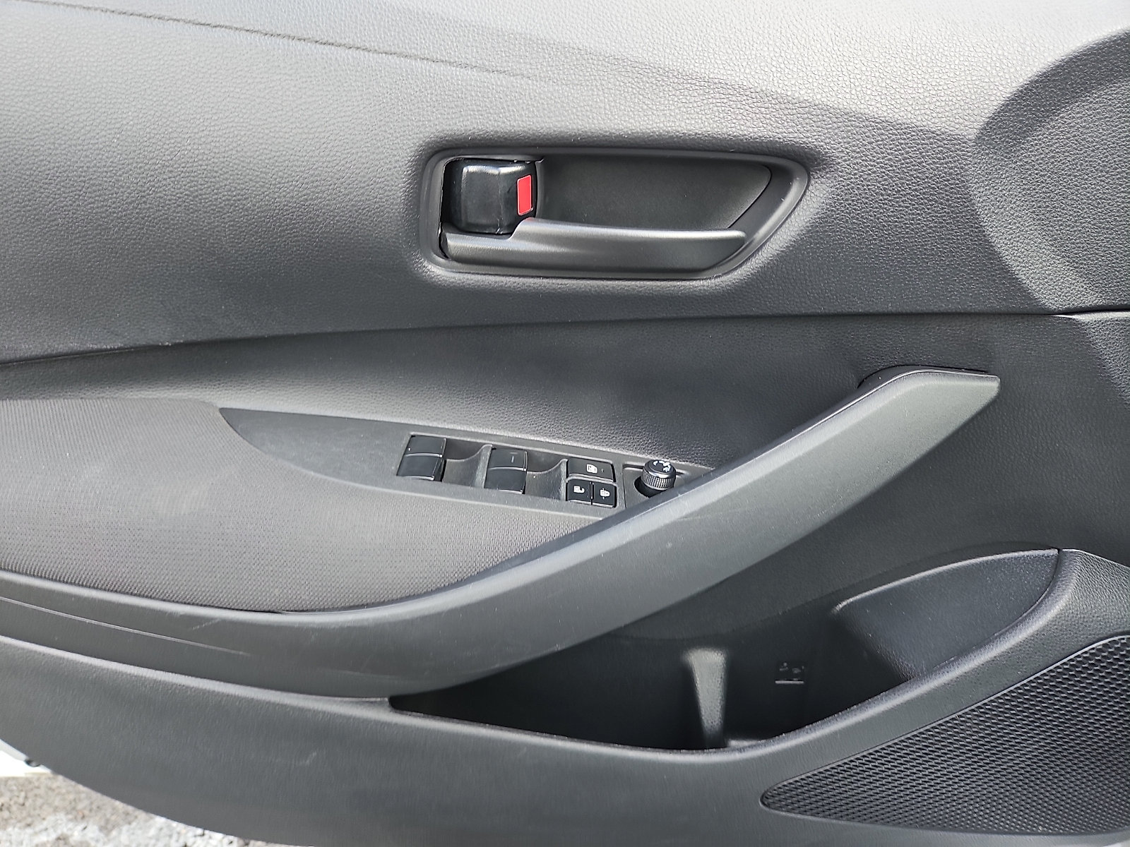 Used 2024 Toyota Corolla LE FWD image 12