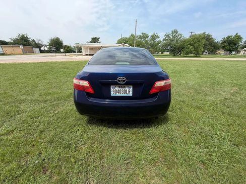 Used 2009 Toyota Camry LE FWD image 4
