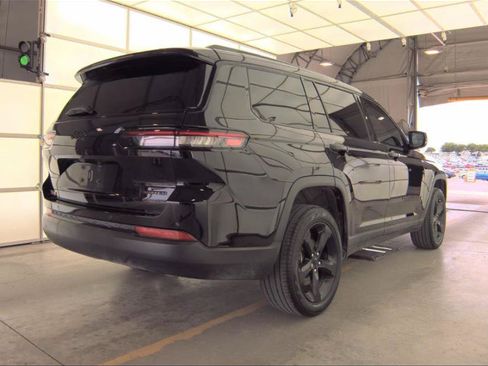 Used 2024 Jeep Grand Cherokee L Limited w/ Black Appearance Package RWD image 9