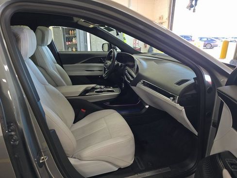 Used 2024 Cadillac Lyriq Luxury image 5