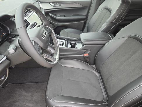 New 2025 Jeep Grand Cherokee L Altitude image 10