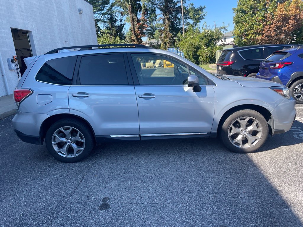 Used 2017 Subaru Forester 2.5i Touring AWD/4WD image 5