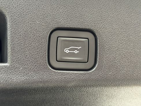 Used 2024 GMC Acadia Denali w/ Super Cruise Package image 11