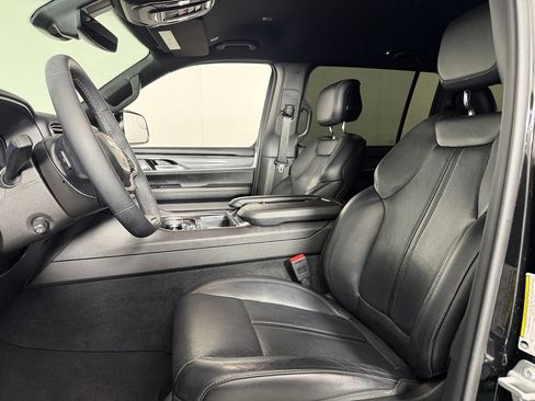 Used 2023 Jeep Wagoneer 4WD image 23