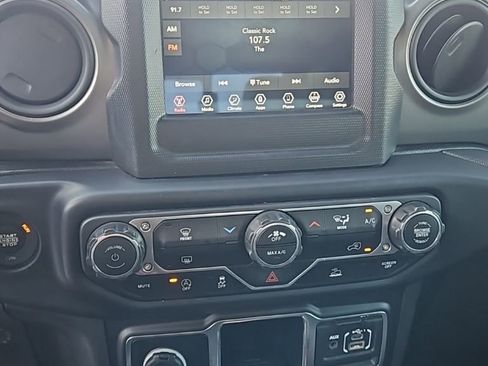 Used 2022 Jeep Gladiator Sport image 16