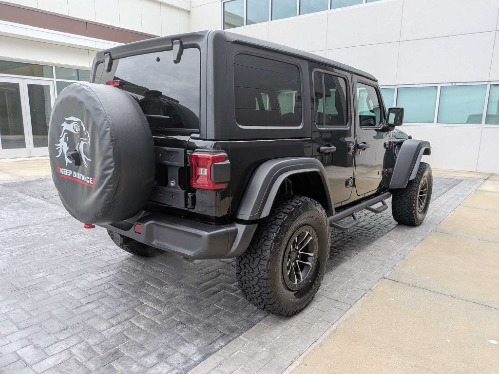 Used 2024 Jeep Wrangler Unlimited Rubicon w/ XTREMEE 35" Tire Package AWD/4WD image 5
