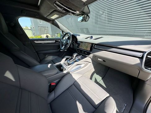 Certified 2023 Porsche Cayenne Turbo AWD/4WD image 37