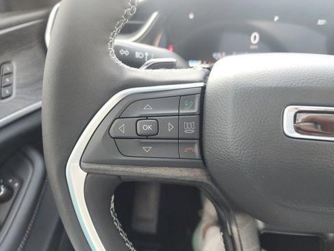 New 2025 Jeep Grand Cherokee Limited w/ Luxury Tech Group II image 16