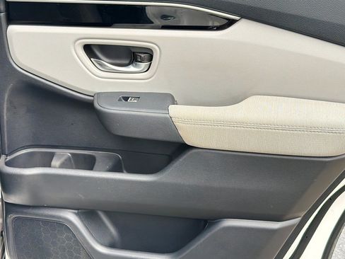 Used 2023 Honda Pilot LX image 29