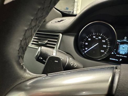 Used 2019 Land Rover Discovery Sport SE image 33