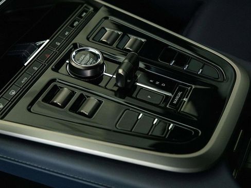 New 2026 Aston Martin DBX 707 image 29