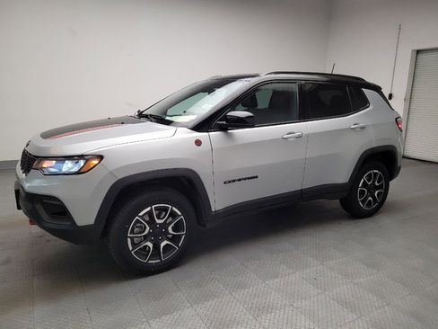 Used 2024 Jeep Compass Trailhawk image 2