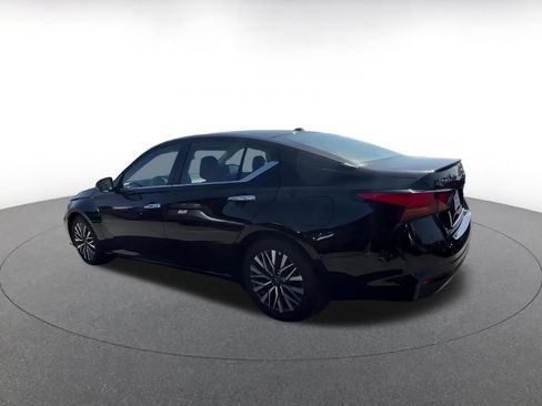 Used 2025 Nissan Altima 2.5 SV FWD image 10