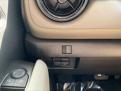 Certified 2024 Chevrolet Colorado ZR2 w/ ZR2 Convenience Package III image 32