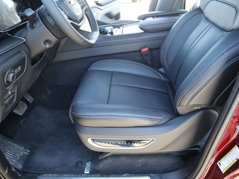 New 2026 Jeep Grand Wagoneer Summit w/ Premium Group III image 12