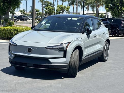 New 2026 Volvo EX30 Plus w/ Climate Package image 3