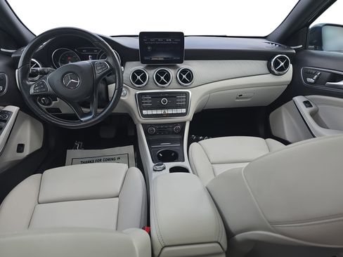 Used 2020 Mercedes-Benz GLA 250 4MATIC w/ Premium Package image 9