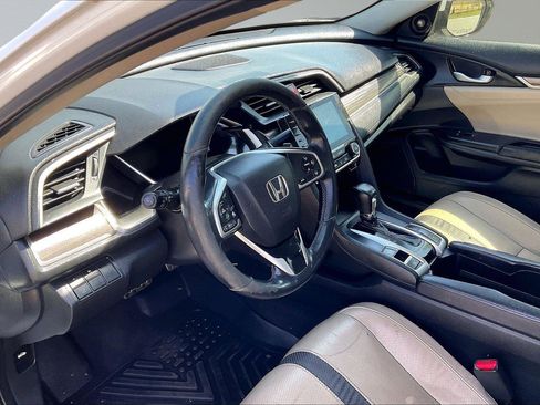 Used 2019 Honda Civic Touring image 14