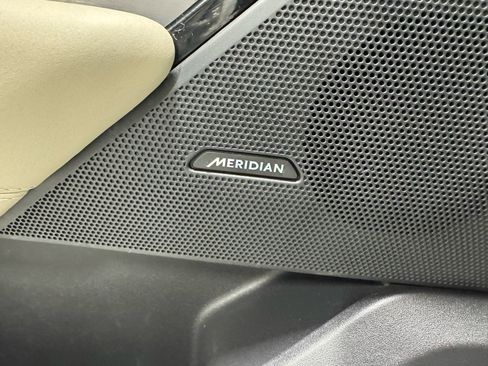 Used 2022 Land Rover Range Rover Velar R-Dynamic S image 36