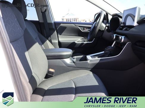 Used 2025 Toyota RAV4 XLE image 9