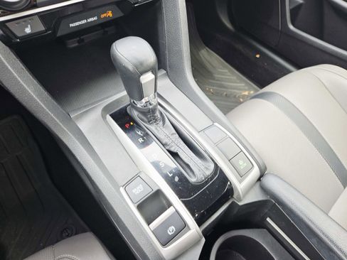 Used 2018 Honda Civic Touring image 33