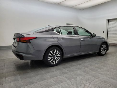 Used 2024 Nissan Altima 2.5 SV image 10