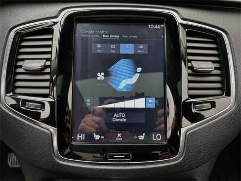 Used 2018 Volvo XC90 T6 Momentum w/ Convenience Package image 19