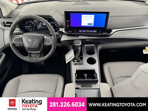 New 2026 Toyota Sienna XLE FWD image 7
