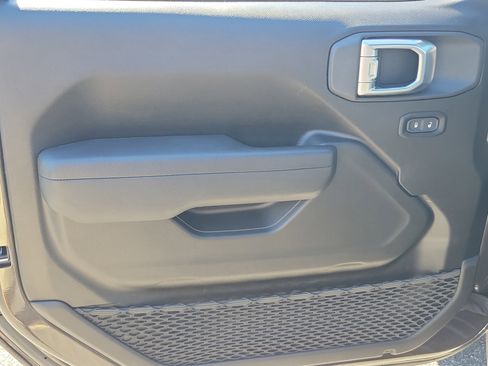 Used 2025 Jeep Wrangler Sport image 18