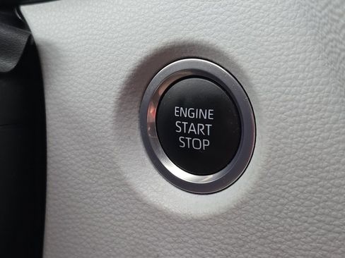 Used 2023 Toyota Corolla SE w/ Carpet Mat Package (TMS) FWD image 8