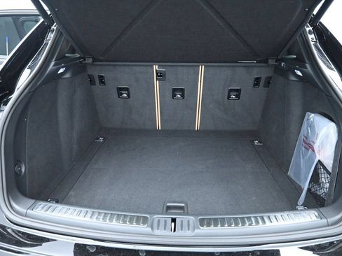 Certified 2026 Porsche Macan AWD/4WD image 16