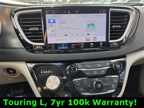 Certified 2024 Chrysler Pacifica Touring-L image 23