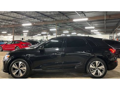 Used 2024 Audi Q8 e-tron Premium image 9
