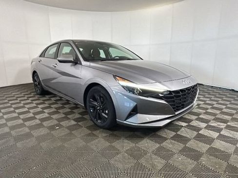Certified 2022 Hyundai Elantra SEL w/ Convenience Package FWD image 2