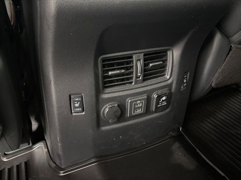 Used 2023 Nissan Titan PRO-4X w/ Pro-4x Convenience Package AWD/4WD image 22