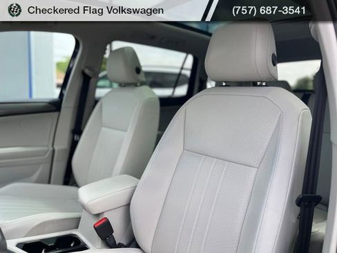 Used 2023 Volkswagen Tiguan SE w/ Panoramic Sunroof Package FWD image 20