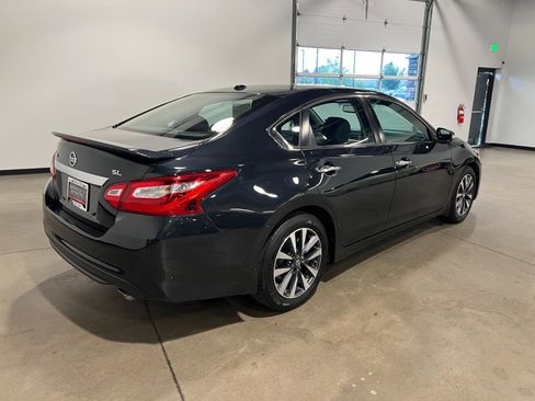 Used 2016 Nissan Altima 2.5 SL w/ 2.5 Technology w/LED Package FWD image 3