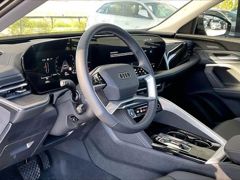 Used 2025 Audi Q5 Premium Plus w/ Premium Plus image 16