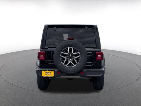 Used 2025 Jeep Wrangler Unlimited Sahara AWD/4WD image 12
